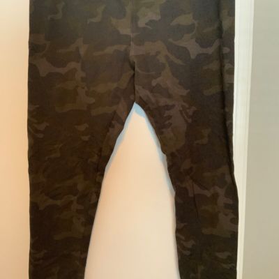 Style & Co PL green camo leggings